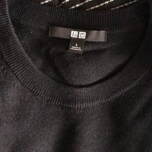 Uniqlo large merino wool black sweater